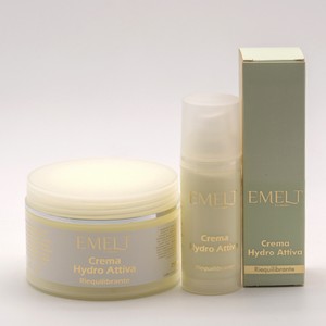 EMELT - CREMA HYDROATTIVA Formulazione in gel leggera e di facile assorbimento per tutti i tipi di pelle.